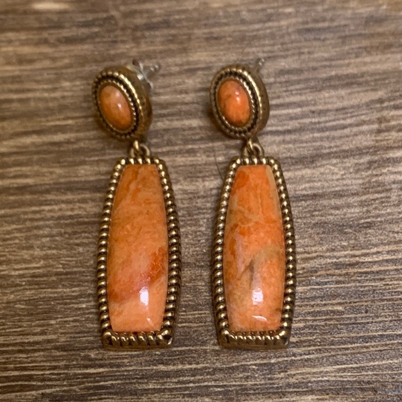Barse Earrings - Picture 1 of 3